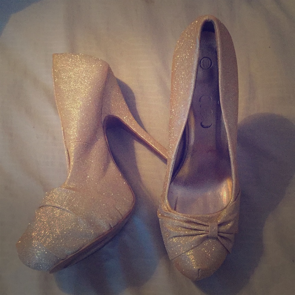 Pump heels